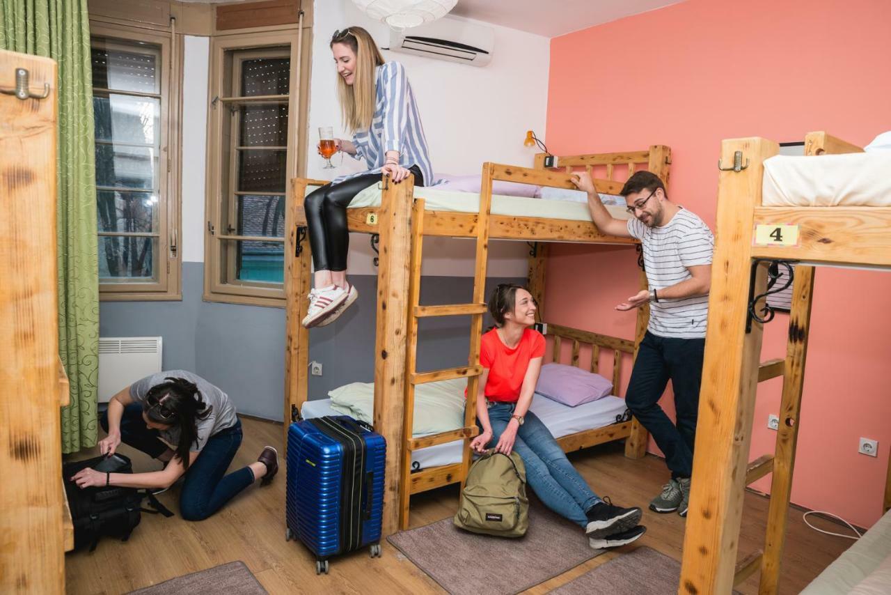 Reveller'S Hostel Dordegol Eksteriør billede